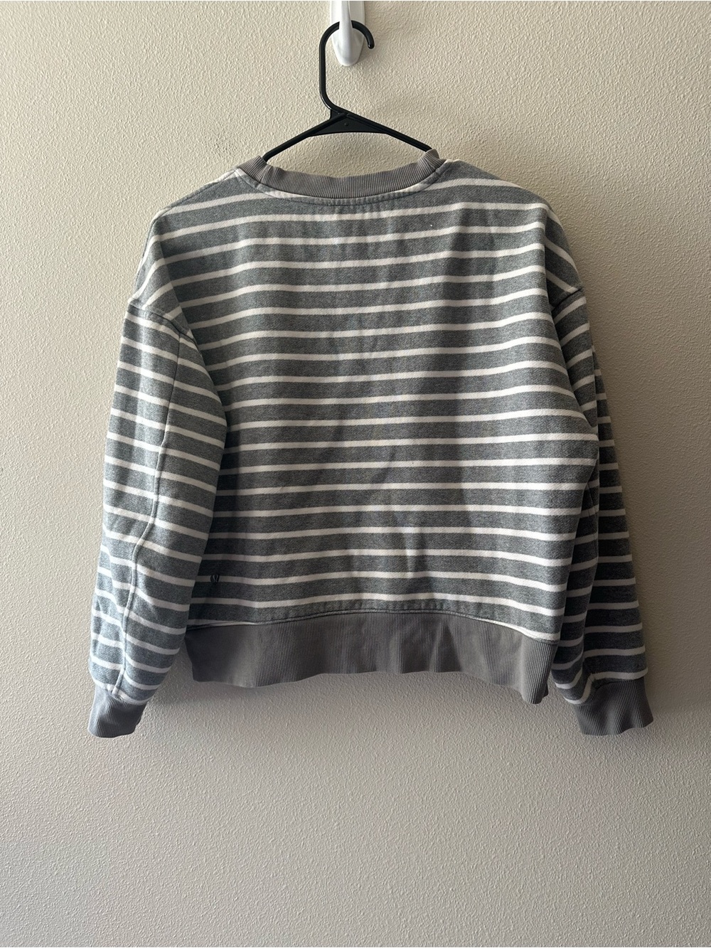 Lululemon Perfectly Oversized Crewneck 
Yachtie Stripe Grey White W3JPAS size 2? - Picture 3 of 6